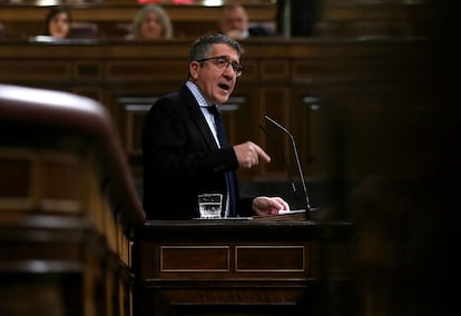 El portavoz del PSOE, Patxi López, durante su intervención. 