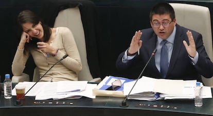 Los concejales Rita Maestre y Carlos Sánchez Mato, en el pasado pleno de mayo.