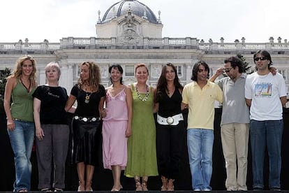 De izquierda a derecha, la más joven, María Toledo; la directora de Los Veranos de la Villa, Mora Apreda; Ginesa Ortega; Belén Maya; Carmen Linares; Mari Paz Lucena; Antonio Pitingo; Pepe Maya, y Agustín Carbonell.