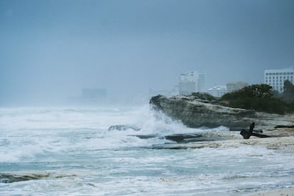 El huracán Beryl, el primero del año en el Atlántico, ha tocado tierra en México la madrugada de este viernes, tras haber azotado este miércoles a Jamaica.