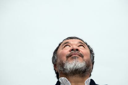 Ai Weiwei, presentando su exhibición en la Kunstsammlung Nordrhein-Westfalen, de Alemania, el año pasado.