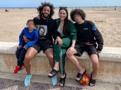 La Generalitat Valenciana sancionará con una multa de hasta 600 euros al jugador del Real Madrid Marcelo por saltarse las restricciones y viajar a Valencia, donde se fotografió con su familia en la Malvarrosa.