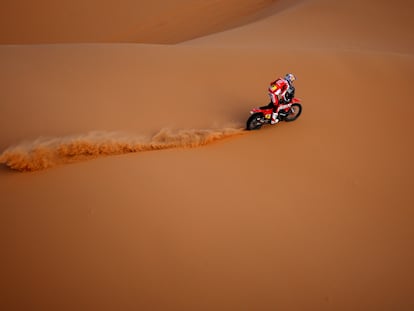 El británico Sam Suderland, líder del Rally Dakar.