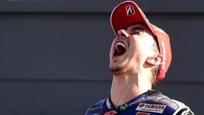 Jorge Lorenzo celebra su victoria en el circuito Ricardo Tormo en Cheste, Valencia. 