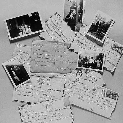 Colección de cartas y fotos de Albert Einstein y Margarita Konenkova, subastada en 1998.