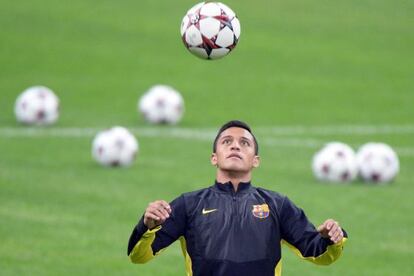 Alexis, durante el entrenamiento en San Siro.