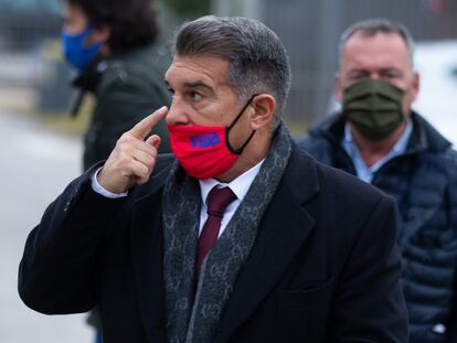 El candidato a la presidencia del FC Barcelona, Joan Laporta, a su llegada a las oficinas del club para la última reunión con la gestora.