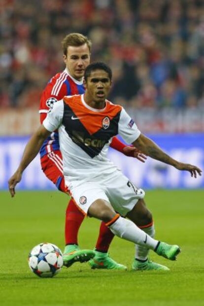 Douglas Costa, en un partido con el Shakthar ante el Bayern