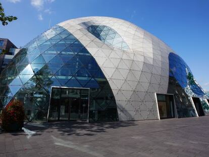 De Blob, proyecto de Massimiliano y Doriana Fuksas en la plaza 18 de Septiembre.