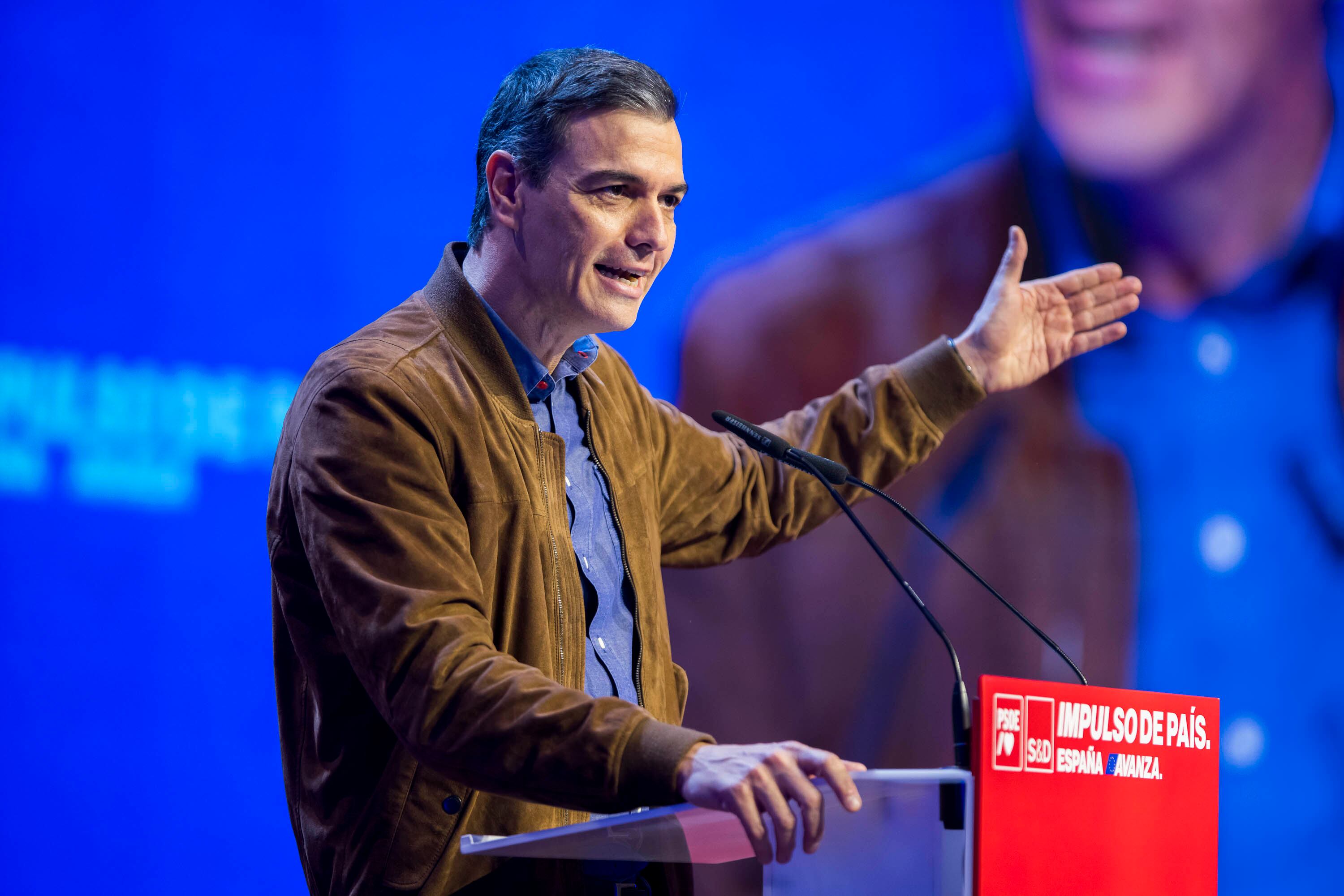 Pedro Sánchez, durante su intervención esta domingo en A Coruña.  