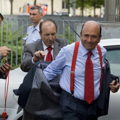 Emilio Botín llega a la sede del Palacio de Exposiciones de Santander.