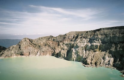 Vista de la montaña. Kawah Ijen tiene 2.386 metros de altura.