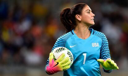 Torcedores brasileiros provocaram goleira americana Hope Solo. 