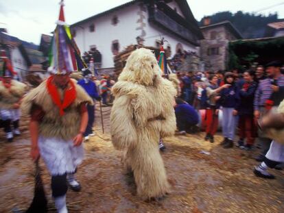 El oso (hartza) y los joaldunak recorrer&aacute;n el 28 y el 29 de enero las localidades de Zubieta e Ituren.