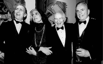 Susan Sontag, con Gay Talese (a su izquierda), Norman Mailer y Gore Vidal. 
 