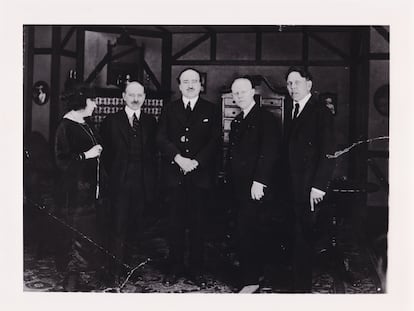 Blasco Ibáñez en Hollywood con el magnate de la Metro Marcus Loew, a su derecha.