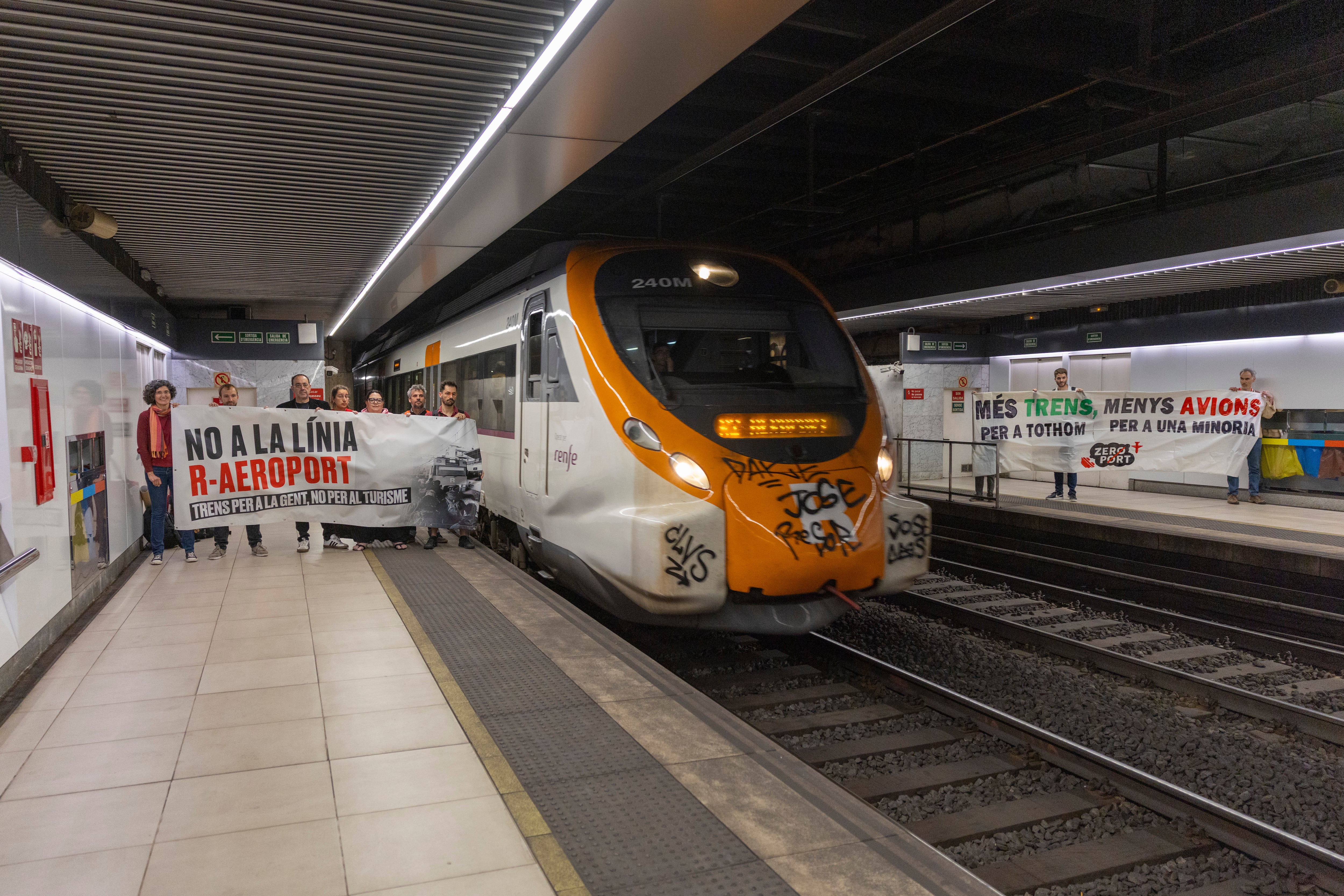 Las plataformas de pasajeros de Rodalies protestan contra la futura línea al aeropuerto