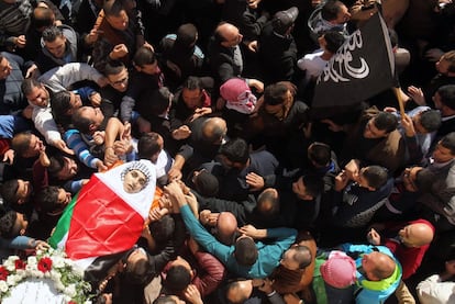 Funeral del joven palestino de 26 años, Shadi Arafa, asesinado en un atentado en un asentamiento de judío en Gush Etzion (Cisjordania).