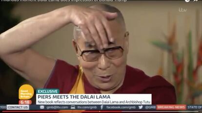 Dalai Lama durante a paródia sobre o topete de Trump.