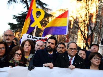 Os presidentes do Governo catalão, Quim Torra, e do Parlamento regional, Roger Torrent, nesta terça-feira em Madri.