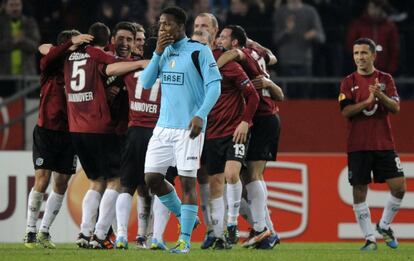 Los jugadores del Hannover 96 celebran uno de sus goles.