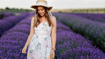 El vestido floral es una prenda ideal para el verano. GETTY IMAGES.