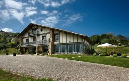 Exterior del hotel Iturregi, en Getaria (Guipúzcoa).