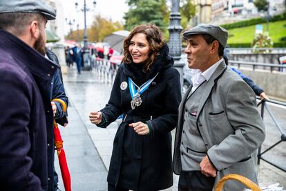 La presidenta de la Comunidad de Madrid, Isabel Díaz Ayuso, llegaba a la Catedral de La Almudena para asistir a la misa en honor de la patrona de la ciudad, este miércoles.