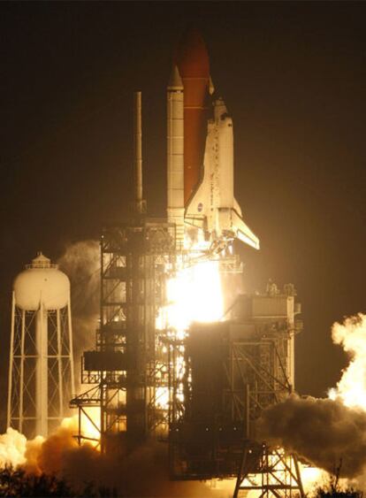 Despegue del Discovery en la base espacial Kennedy, en Florida