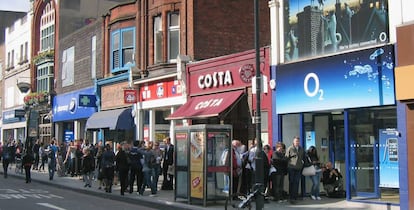 Tienda de O2 en una calle de Londres.