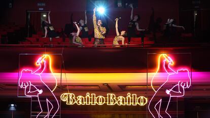Presentación del musical 'Bailo bailo', basado en las canciones de Rafaella Carrá, en el cine Capitol de Madrid esta mañana.