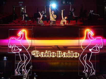 Presentación del musical 'Bailo bailo', basado en las canciones de Rafaella Carrá, en el cine Capitol de Madrid esta mañana.