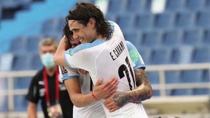 Cavani celebra uno de sus goles.