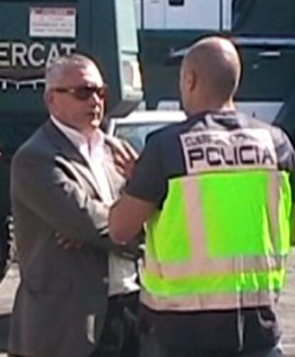 José Mestre Fernández durante su detención por parte de la policía.