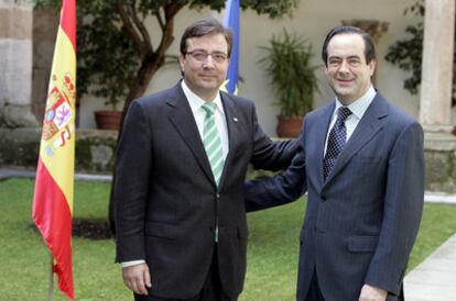 El presidente de la Junta de Extremadura, Guillermo Fernández Vara, y el del Congreso, José Bono, hoy en Mérida.