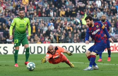 Messi marca el cuarto gol del equipo azulgrana.