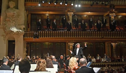 Gustavo Dudamel dirigeix la Orquestra Simfònica de Galícia al Palau de la Música de Barcelona.