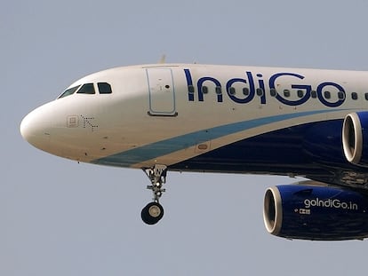 Un Airbus A320 aterriza en la ciudad indida de Bombay, en una imagen de archivo.