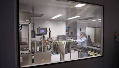 Interior de la planta de Grifols en Parets del Vallès.