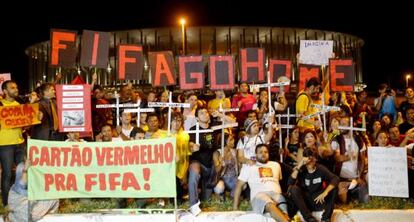 Manifestantes en contra del Mundial en Brasilia