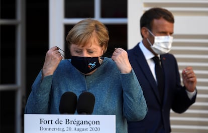 La canciller alemana, Angela Merkel, y el presidente francés, Emmanuel Macron, en el fuerte Brégançon, este jueves.