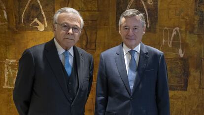 El presidente de CriteriaCaixa, Isidro Fainé (a la izquierda), junto al consejero delegado, Ángel Simón.