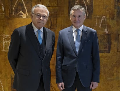 El presidente de CriteriaCaixa, Isidro Fainé (a la izquierda), junto al consejero delegado, Ángel Simón