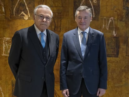 El presidente de CriteriaCaixa, Isidro Fainé (a la izquierda), junto al consejero delegado, Ángel Simón.