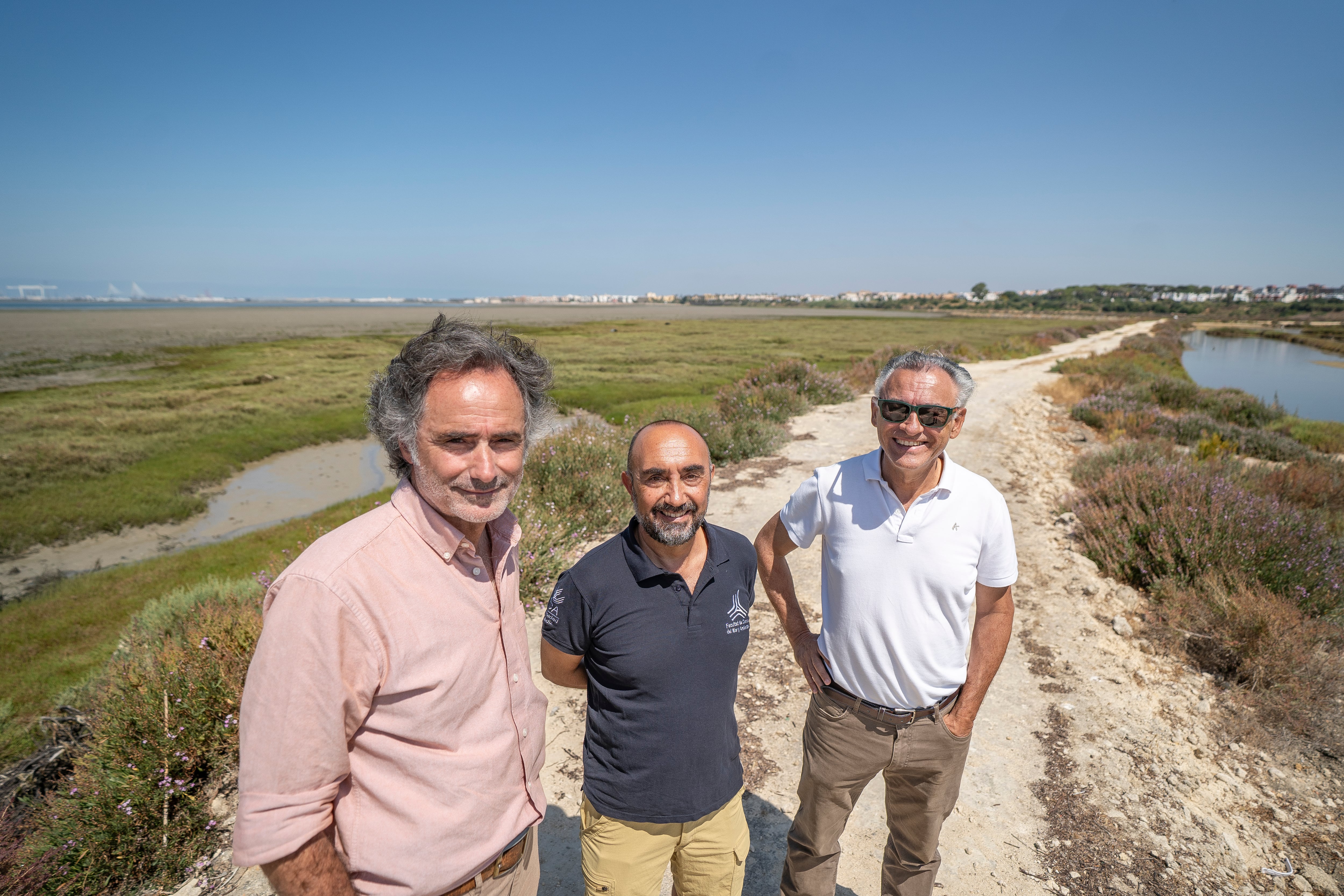 El mayor humedal salino del país se ahoga y pide auxilio: “El mar se está comiendo el parque natural Bahía de Cádiz”