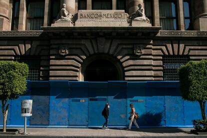 Vista del Banco de Mxico, blindado esta ma?ana previo a la marcha del 8M.