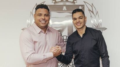 Ronaldo da la bienvenida a Ben Arfa.