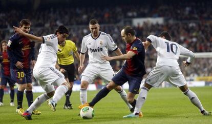 Enfrentamiento de la temporada pasada entre Madrid y Barça.