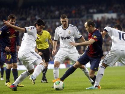 Enfrentamiento de la temporada pasada entre Madrid y Barça.