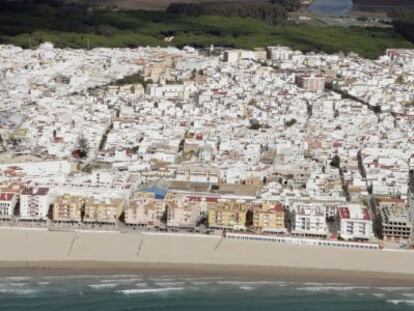 Vista a&eacute;rea del pueblo de Barbate.